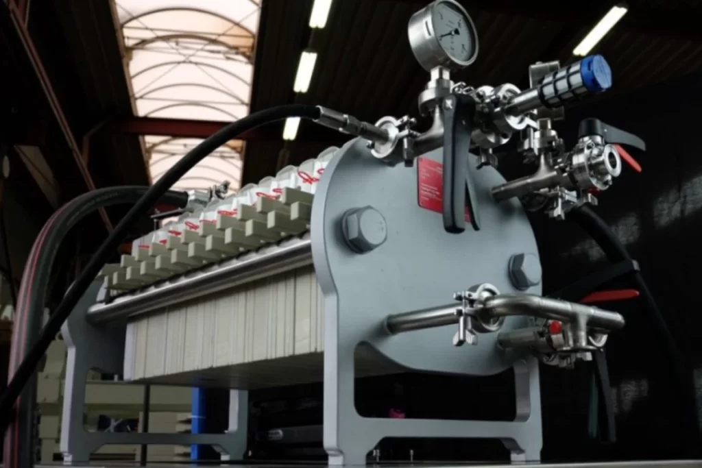 فیلتر پرس آزمایشگاهی چیست؟ آشنایی با کاربرد و انواع آن